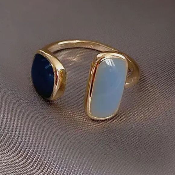 French Blue Retro Moi et Toi Gold Tone Adjustable Ring NWOT - Picture 6 of 12